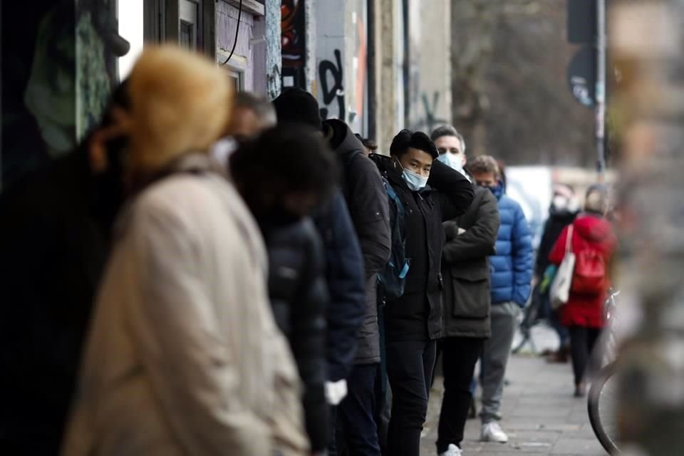 Con 962 muertes por Covid-19 en últimas 24 horas, Alemania batió otra vez récord de decesos registrados en un día, según RKI.