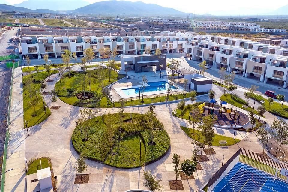 Parque con extensas áreas verdes.