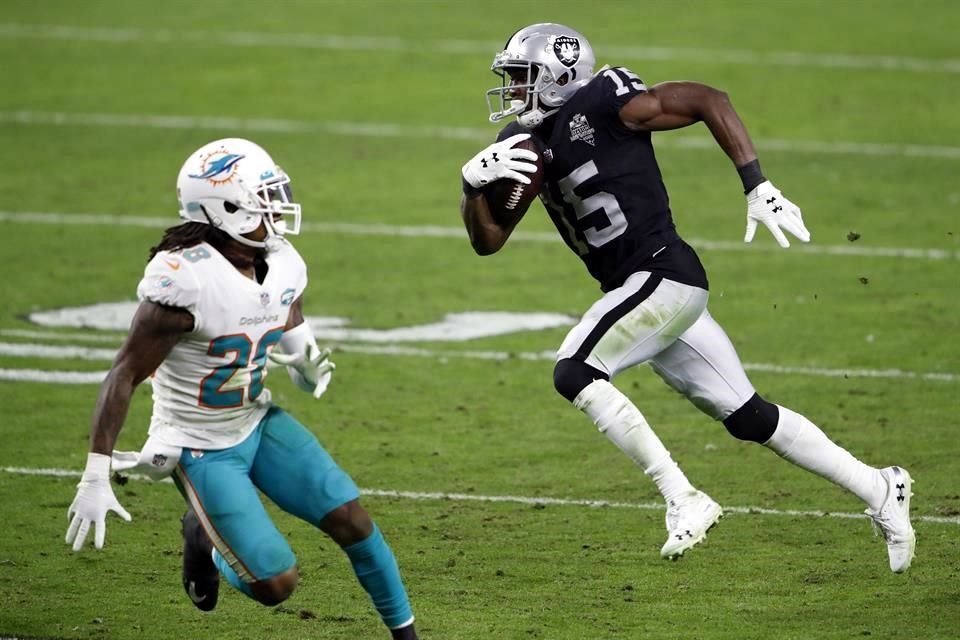 Nelson Agholor realizó un par de grandes atrapadas, pero no bastó para que los Raiders se quedaran con la victoria.