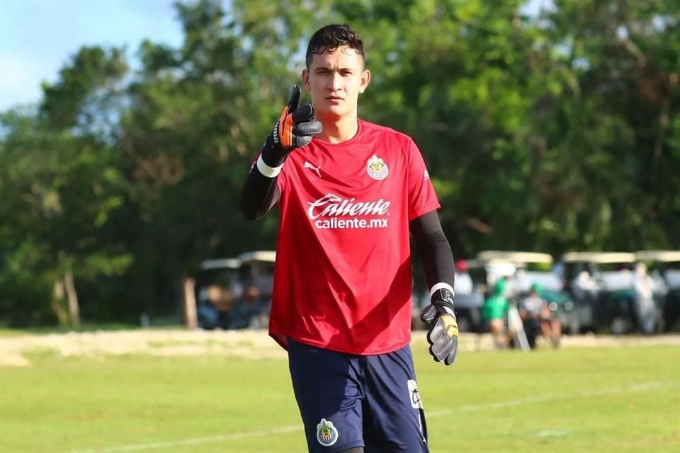 Raúl Gudiño se ganó con su juego la titularidad con las Chivas de Víctor Manuel Vucetich.