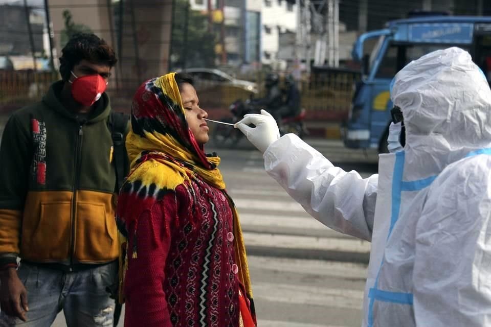 India detectó los 6 casos tras analizar a alrededor de 33 mil personas que llegaron al país desde Reino Unido entre el 25 de noviembre y el 23 de diciembre.