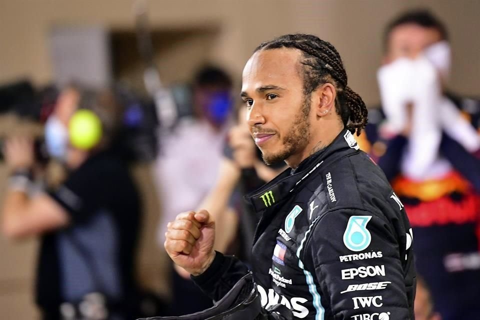 El campeón de F1 Lewis Hamilton fue condecorado con título de 'caballero' en la lista de Honores de fin de año que elabora el Gobierno de RU.