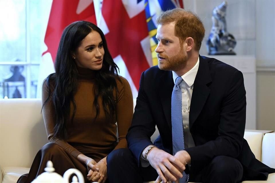 En una carta abierta, los Duques de Sussex, Meghan y Enrique, expresaron su deseo de construir un mundo mejor el año que viene e invitaron a la gente a ser más compasivos.