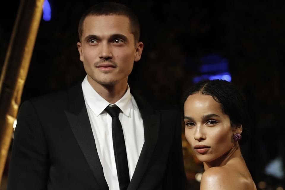 Zoë Kravitz y Karl Glusman solicitan el divorcio tras 18 meses de casados.