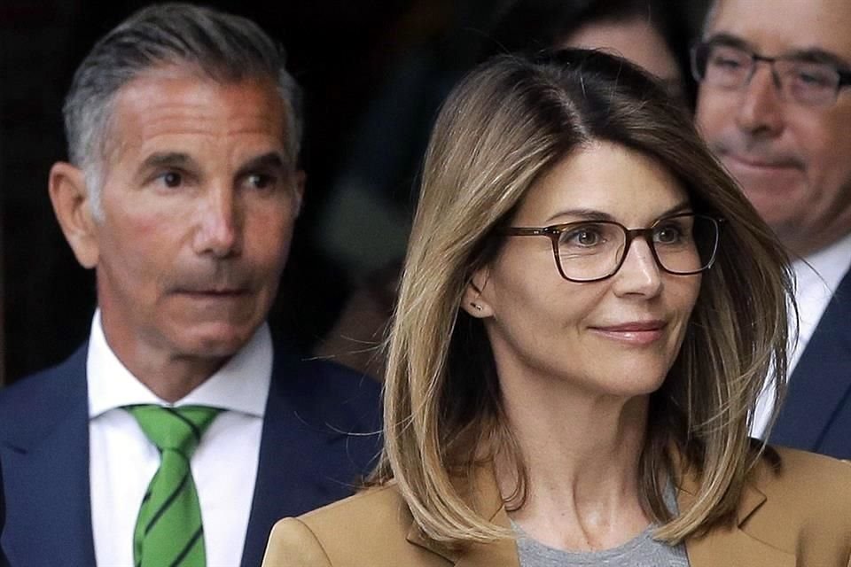 Lori Loughlin, de 'Full House', desea retomar su carrera actoral ahora que ya salió de prisión por el escándalo de fraude que protagonizó.