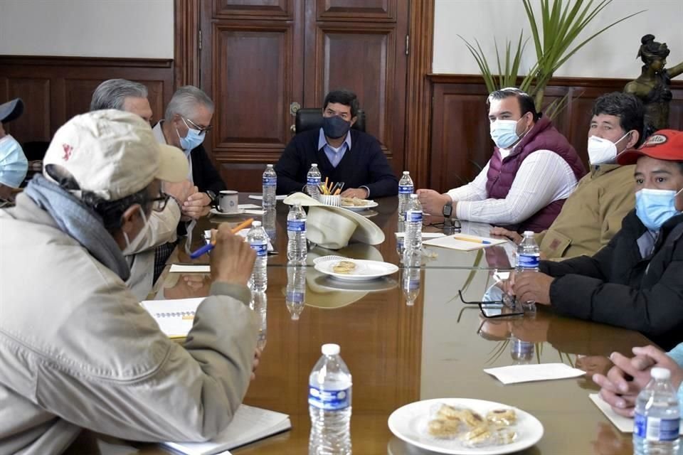 El Gobernador Javier Corral se reunió con productores para analizar la situación de Chihuahua previo al inicio del ciclo agrícola.