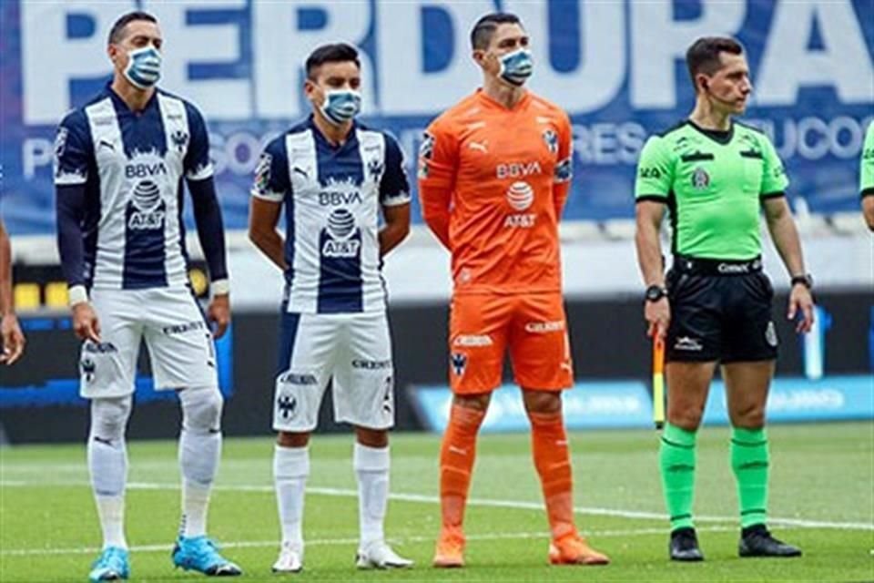 Hugo González portó la banda de capitán en el brazo izquierdo.