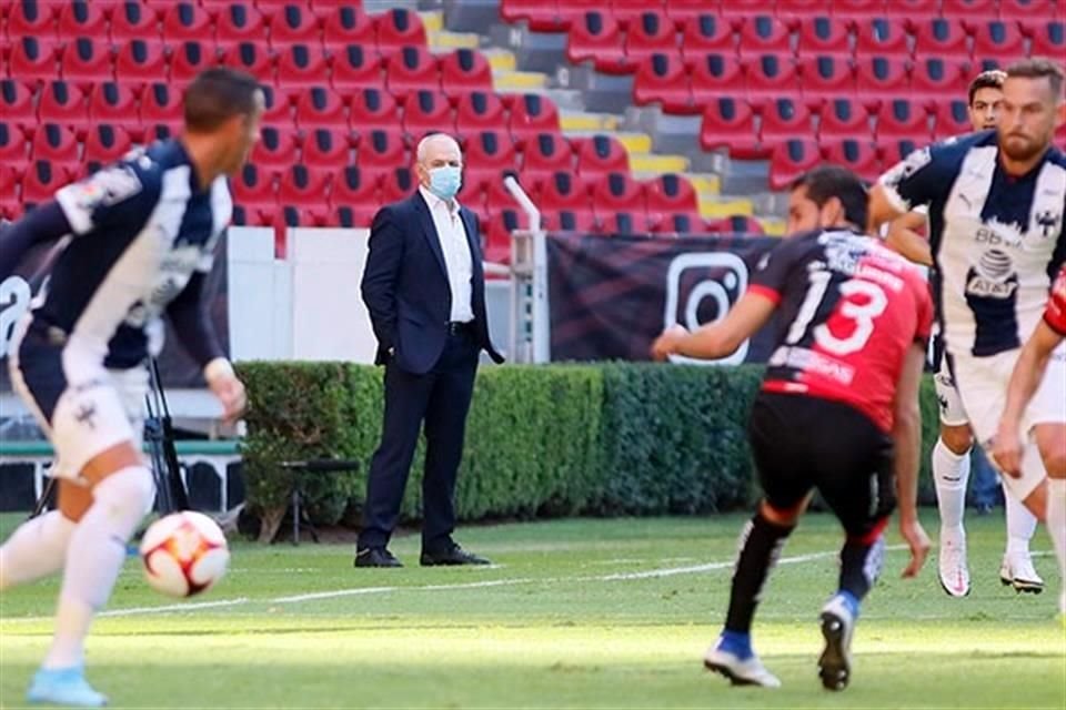 Javier Aguirre salió a la banca de un juego en México por primera vez tras casi 20 años.