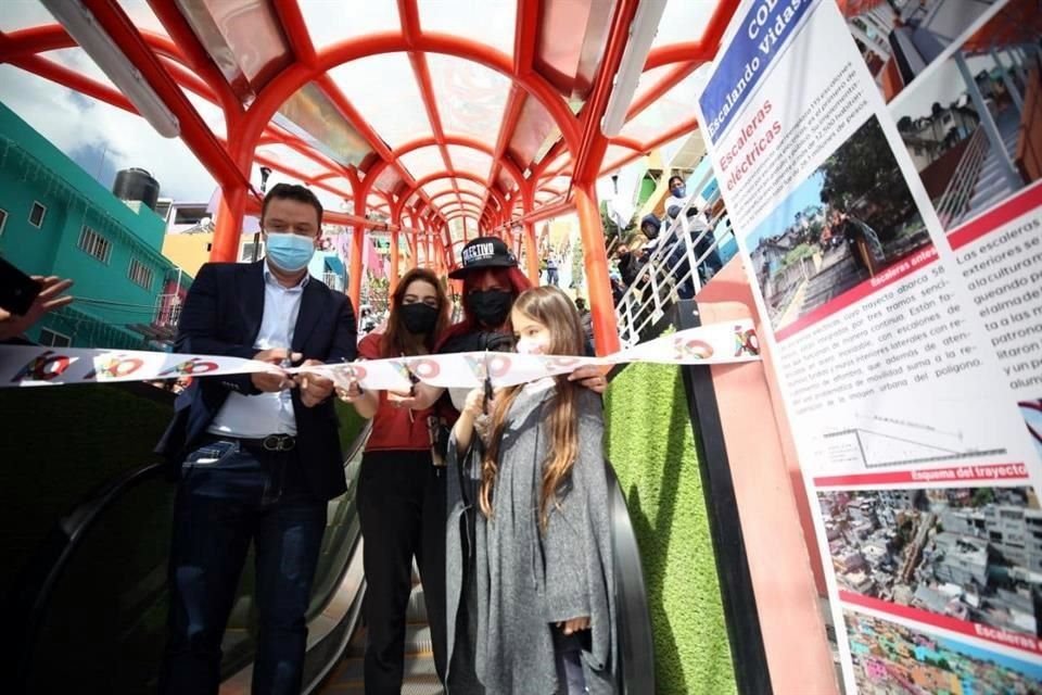 Aunque Layda Sansores cortó listón de inauguracón de un proyecto que incluye una escalera eléctrica y un funicular, falta alrededor de un mes para concluir las obras.