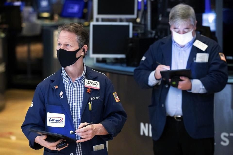 Wall Street se alejó de los máximos alcanzados el viernes.