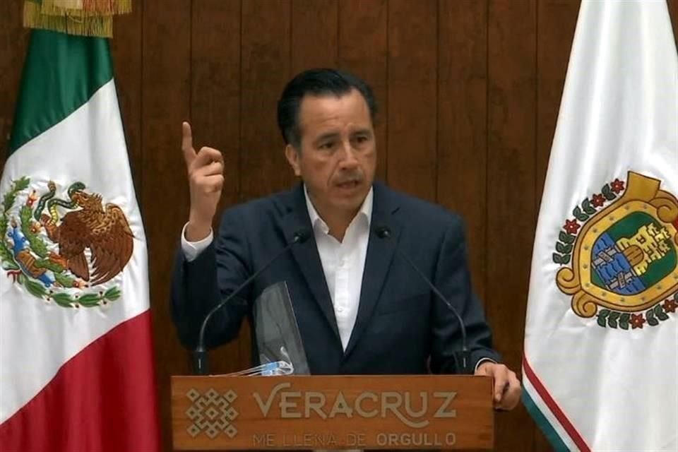 El Gobernador de Veracruz,Cuitláhuac García, afirmó en conferencia que la nueva variante de Covid-19 no le preocupa a la entidad, pues no reciben vuelos directos de Inglaterra.