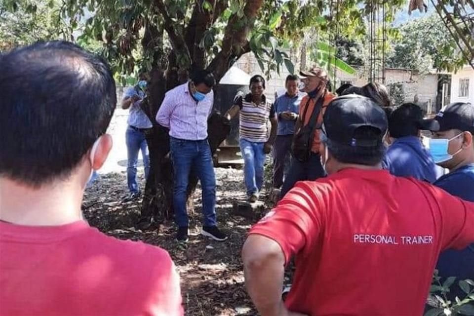 Los 11 representantes de barrios le ataron las manos por considerar que el Alcalde les mintió sobre una obra que traerá agua potable a la cabecera municipal.