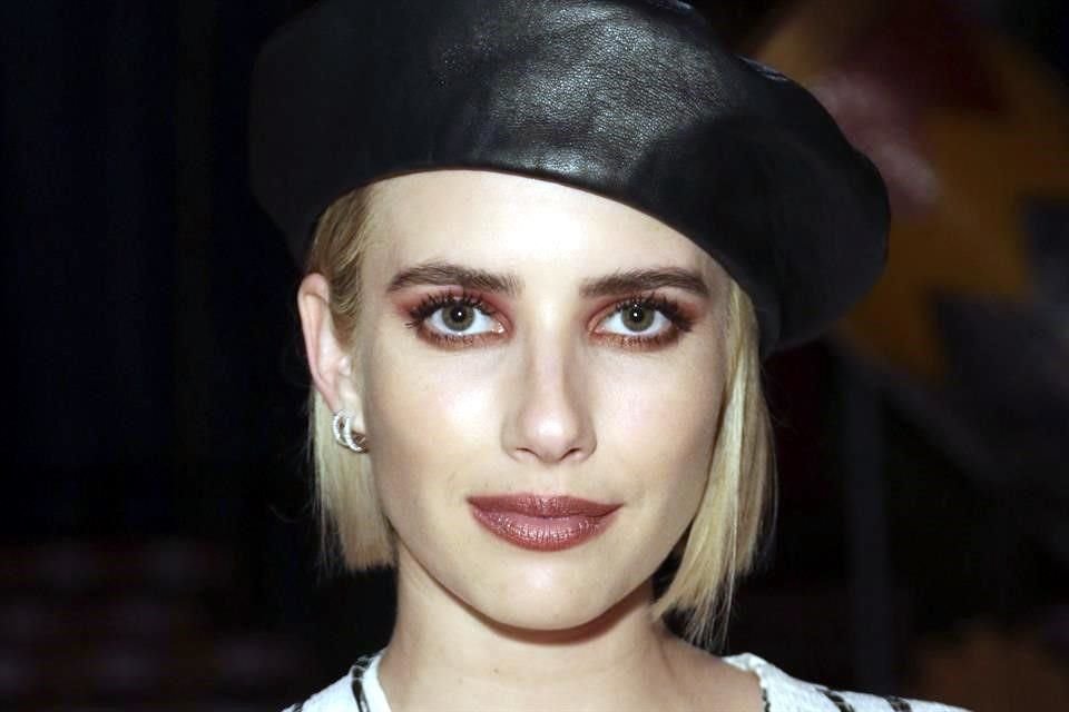 Emma Roberts compartió en su cuenta de Instagram la primera fotografía de su bebé Rhodes.