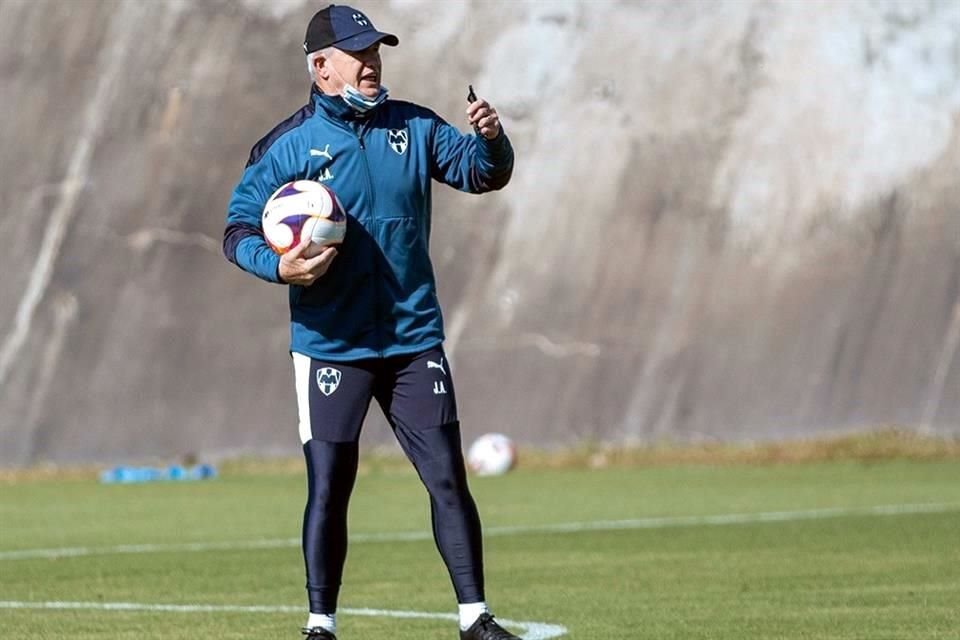 Javier Aguirre espera que el partido ante América sea complicado, más si tiene ausencias por Covid-19.