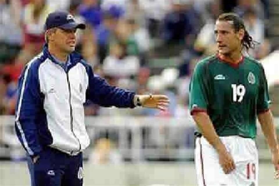 Javier Aguirre y Gabriel Caballero coincidieron en Pachuca y en el Tri, durante su participación en el Mundial Corea y Japón de 2002.