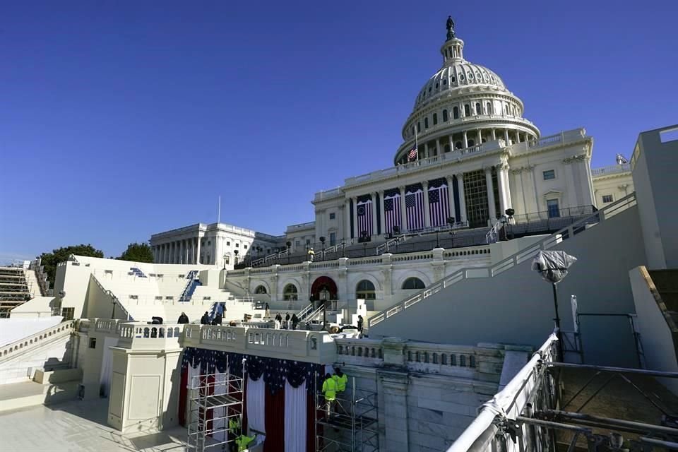 Vista de los preparativos en el Capitolio para la toma de posesión de Biden.