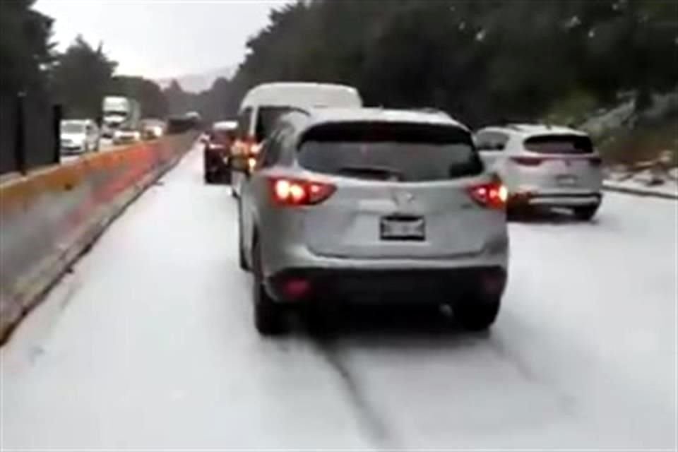 Autoridades pidieron circular con precaución.