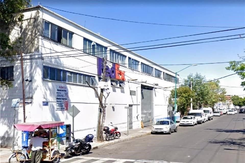 La madrugada del domingo sujetos ingresaron a la bodega de FedEx, en la Colonia Agrícola Oriental, Alcaldía Iztacalco, para cometer un asalto.