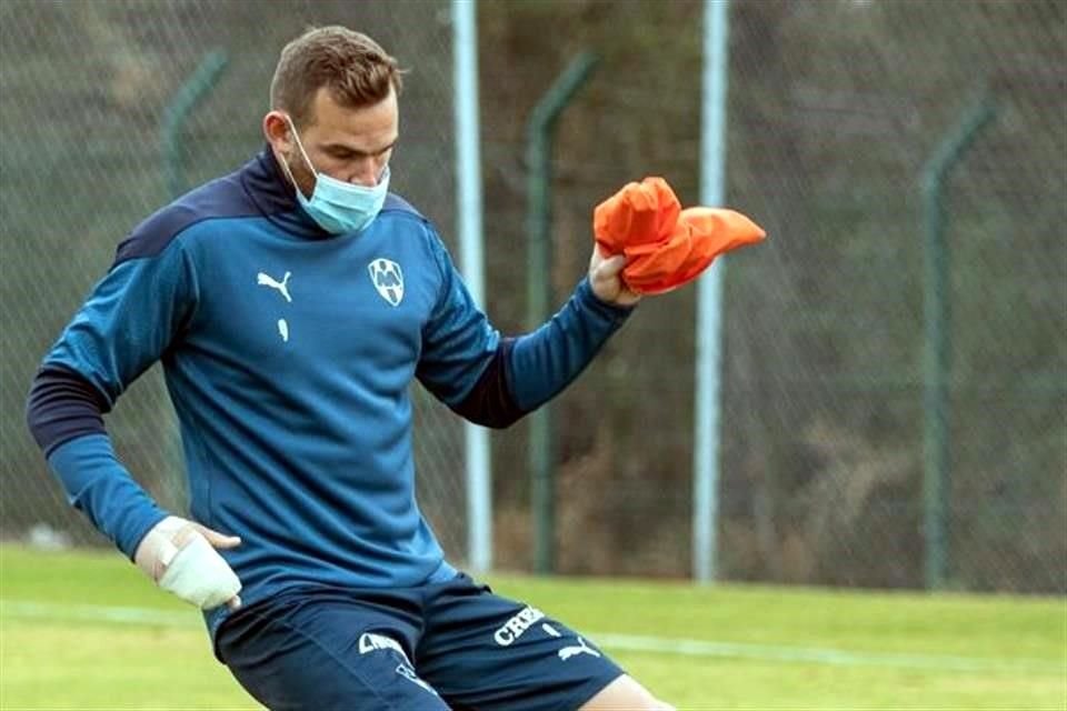 Janssen practicó tiros a gol.