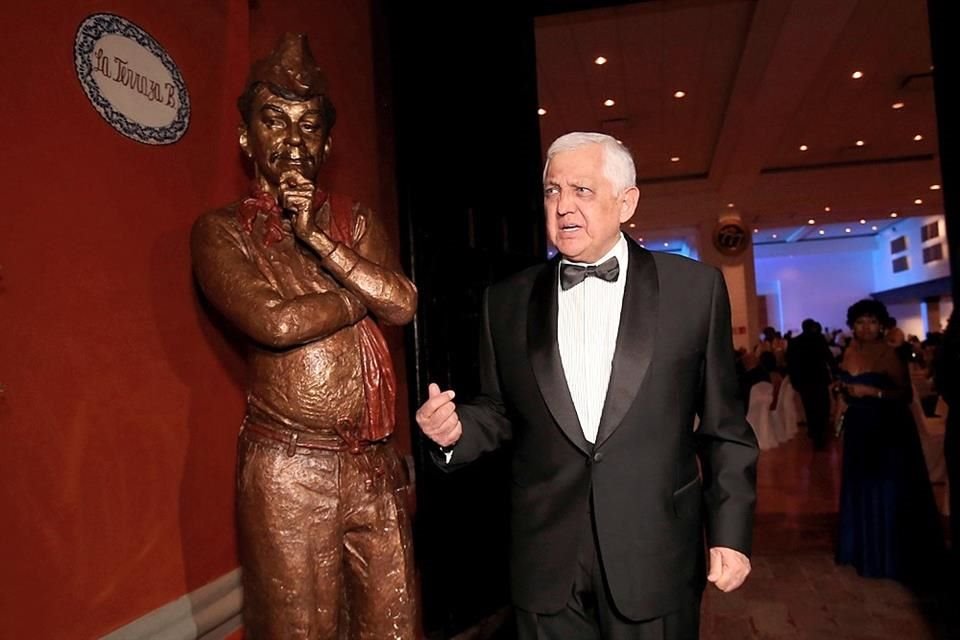 Eduardo Moreno Laparade, sobrino de Mario Moreno 'Cantinflas', se encuentra hospitalizado de gravedad debido a una neumonía que le ocasionó el coronavirus.