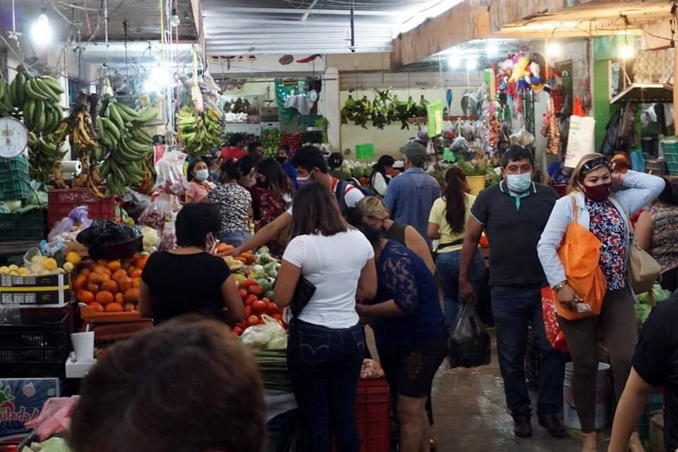 El ingreso por trabajo de los dos primeros deciles es menor al costo de la canasta básica, expone.