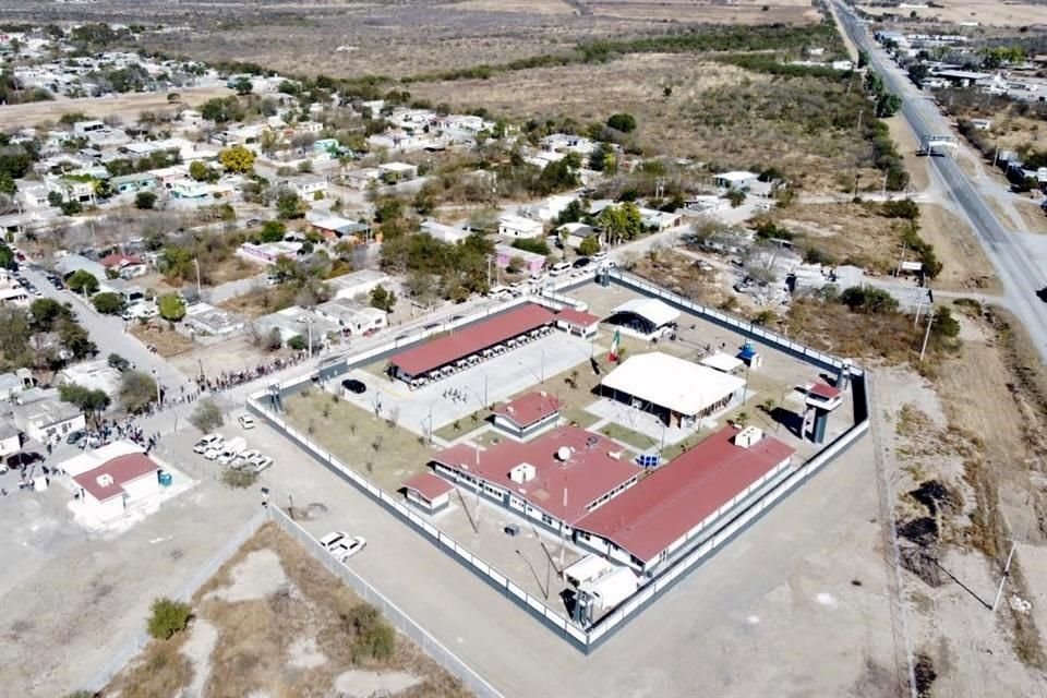 El Presidente inauguró un cuartel de la Guardia Nacional en Sabinas Hidalgo.