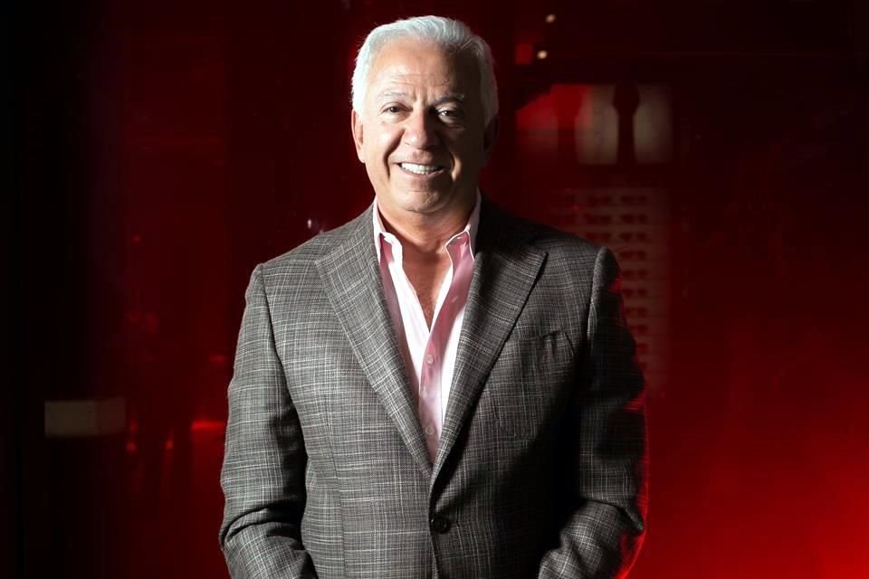 Paul Marciano, fundador y director de la marca GUESS, está siendo demandado por una modelo anónima por supuesto acoso y abuso sexual.