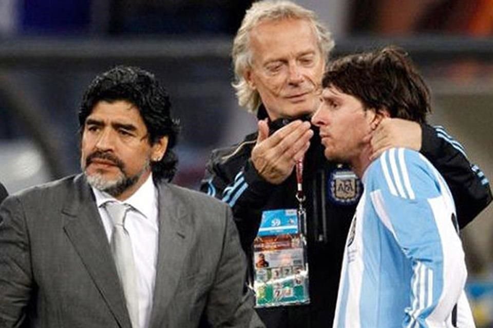 Maradona, Fernando Signorini y Messi en Sudáfrica 2010.