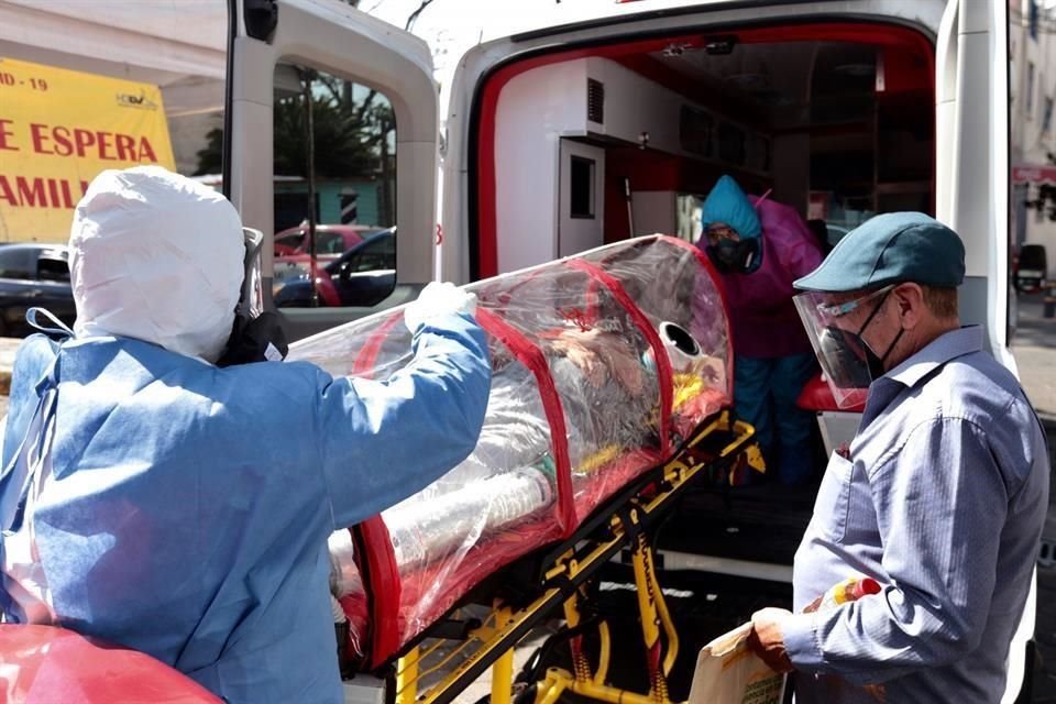 Azitromicina, dióxido de cloro, ciclosporina, factor de transferencia, hidroxicloroquina, lopinavir/ritonavir y oseltamivir son fármacos que no deben usarse para tratar #Covid_19, según una guía de la Secretaría de Salud.