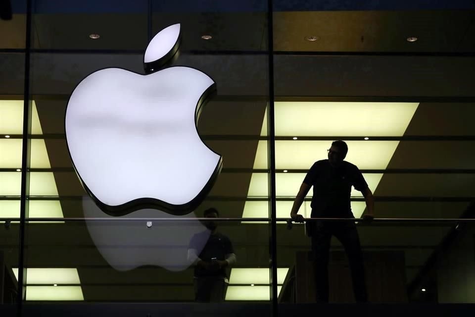 Los envíos de teléfonos inteligentes de Apple se dispararon 22% en el cuarto trimestre, con 90.1 millones de dispositivos enviados.