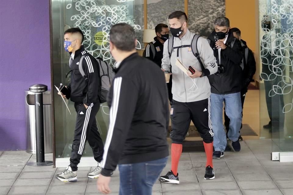 Los felinos salieron cerca de las 8:30 de la mañana de su hotel de concentración.