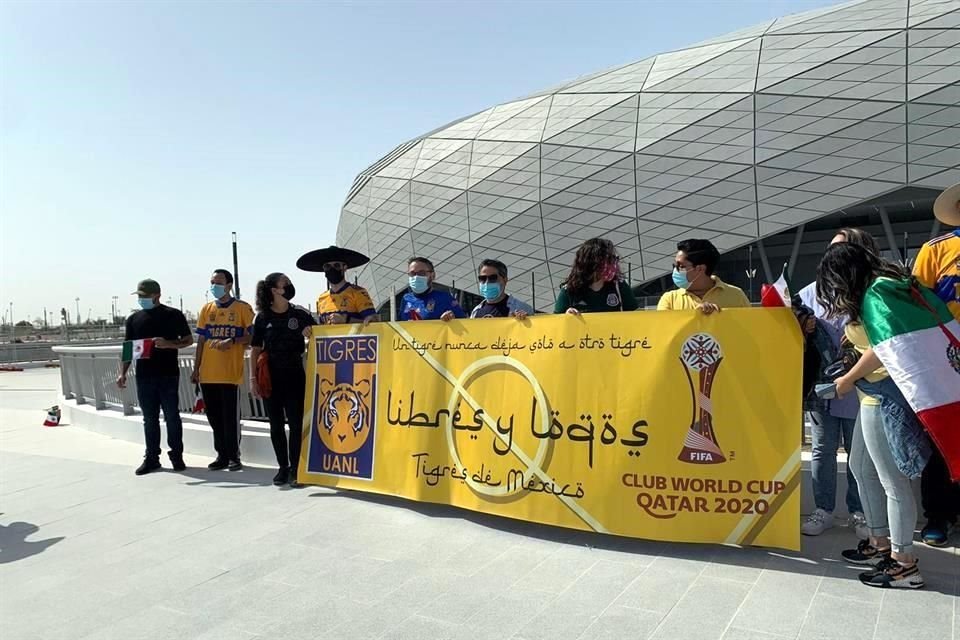 El grupo de mexicanos acudió al Estadio Education City.