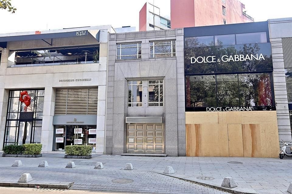 La principal avenida de Polanco, Presidente Masaryk, muestra casi en cada cuadra un negocio cerrado.