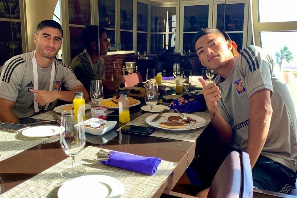 Aldo Cruz y Raymundo Fulgencio en su desayuno.