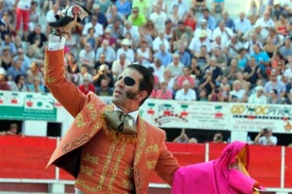 Juan José Padilla porta gallardamente el traje charro.