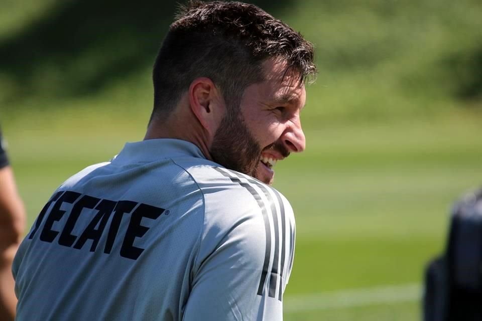 El atacante francés André-pierre Gignac pinta para ser titular el jueves en el debut de los felinos en Qatar.