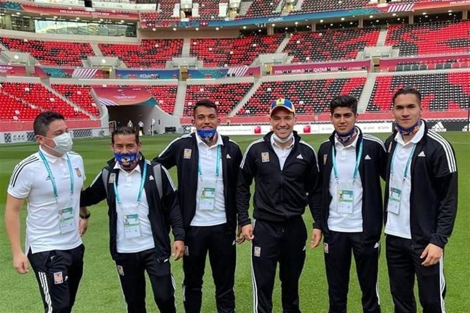 Los felinos ya reconocieron la cancha en la que jugarán mañana.