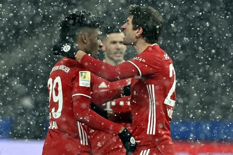 El Bayern enfrentó hace unos días al Hertha BSC Berlin en Berlín, acompañado de nieve.