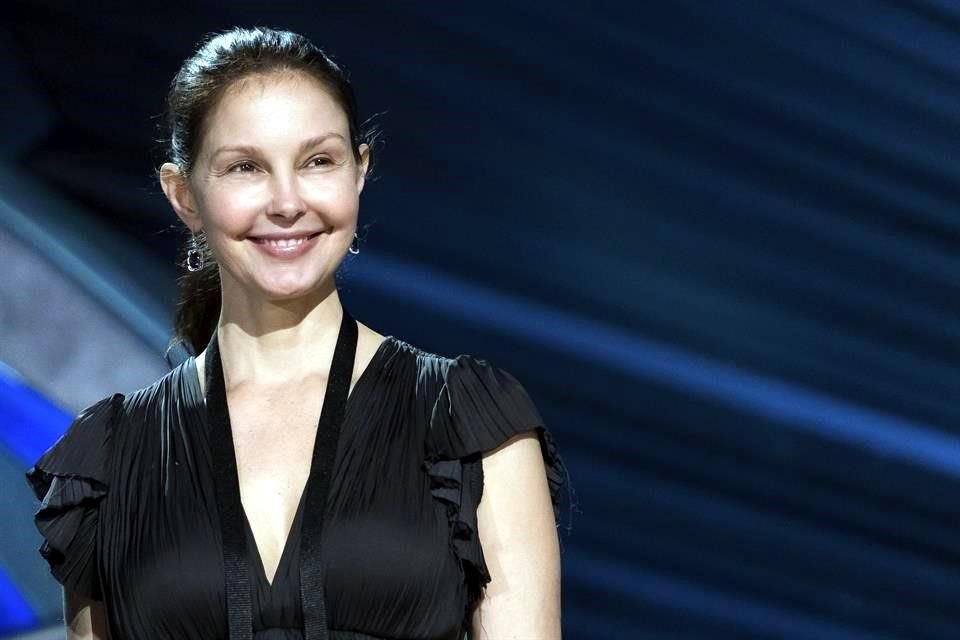 La actriz Ashley Judd sufrió un aparatoso accidente en el que casi pierde una pierna, durante una excusión en África, y por el que pasó más de 50 horas sin atención médica.