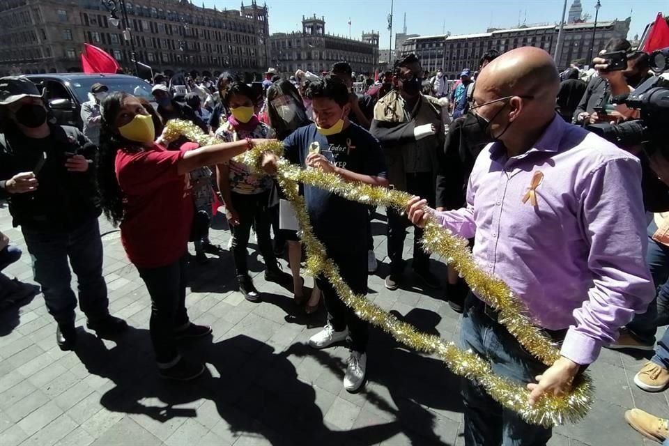 Los inconformes aseguran que el desabasto de medicamentos oncológicos se ha agravado.