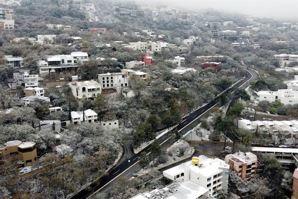 La baja de temperatura en Nuevo León dejó postales espectaculares.