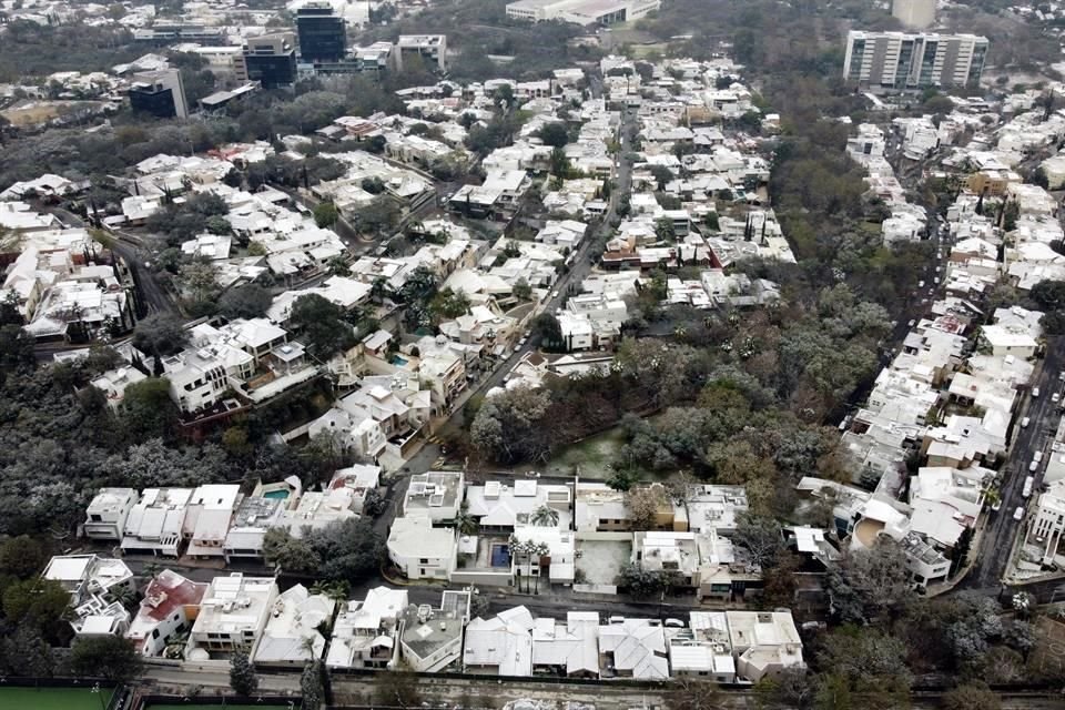 El Municipio de San Pedro fue alcanzado por el frío y la delgada capa de nieve.