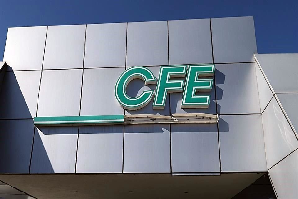 La CFE cerró 2021 con el peor déficit desde 1990.