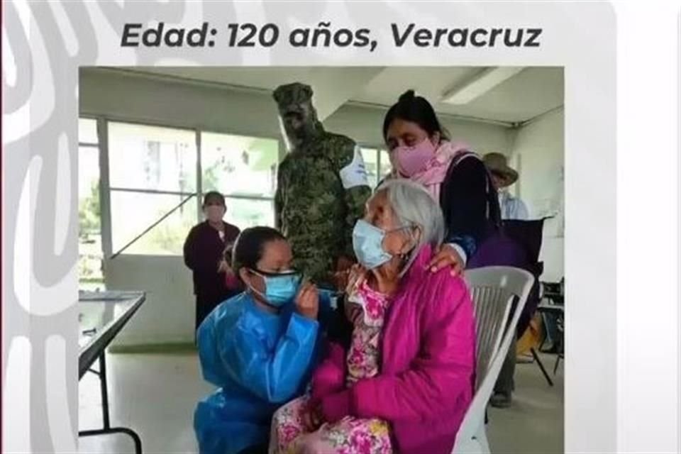 Una mujer de 120 años, de Veracruz, recibió la vacuna contra Covid-19 este martes.