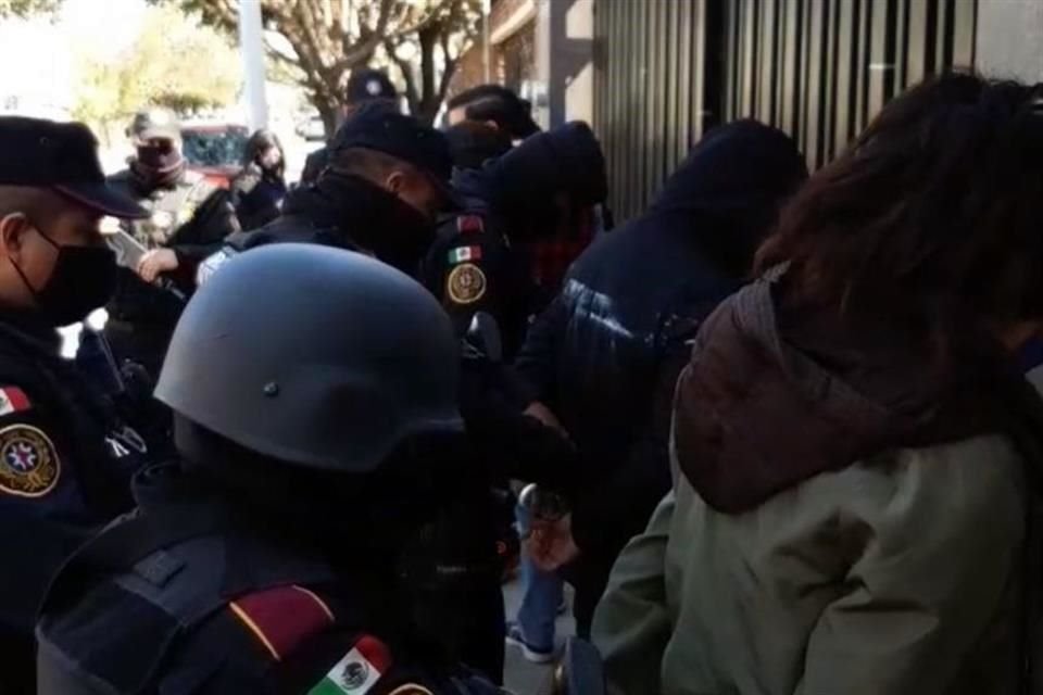 La clínica Spine Clinic está ubicada en la calle Manuel López Velarde, en San Nicolás.