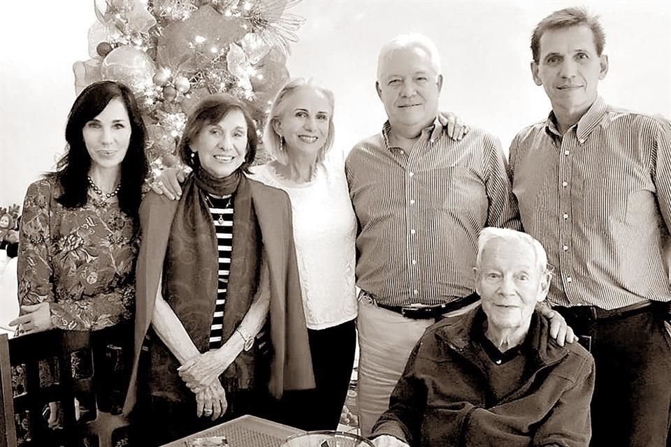 Cristina Martínez de Espinosa de los Monteros, Magdalena de la Garza de Martínez, Magdalena Martínez de la Garza, Héctor Martínez de la Garza, Gabriel Martínez de la Garza y Héctor Martínez O'Dowd
