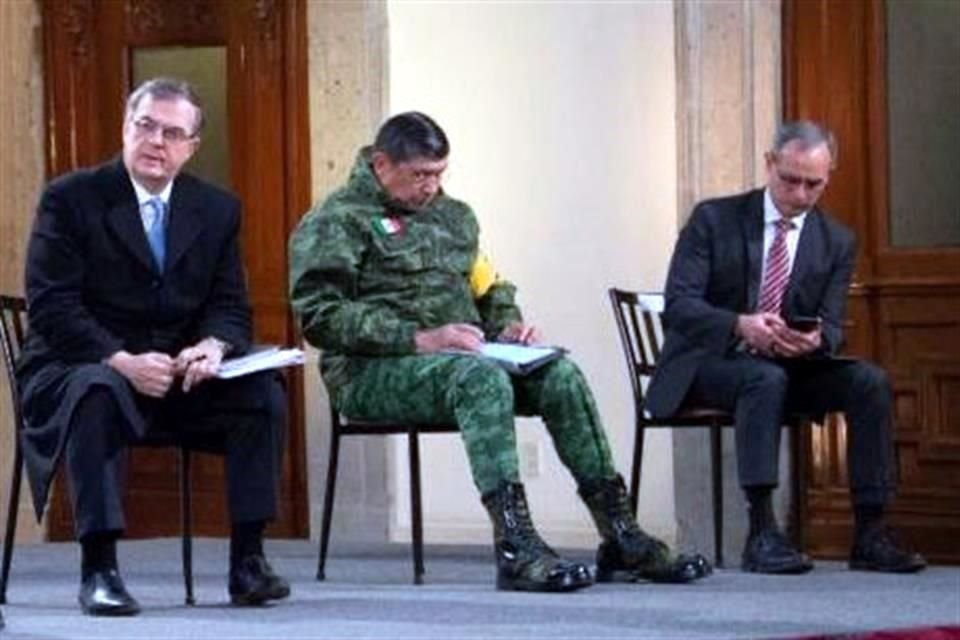 El martes pasado Gatell se sentó junto al General Sandoval, quien dio positivo el miércoles.