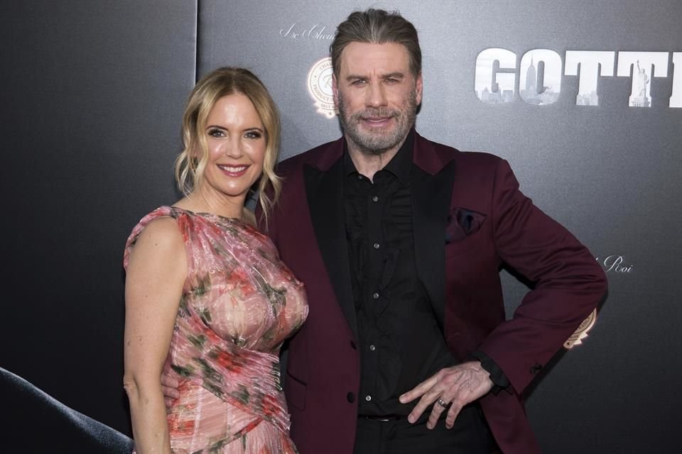 Kelly Preston y John Travolta compraron su mansión en Islesboro, Maine, con la intención de crear un hogar luminoso para su hijo, Jett, en 1991.