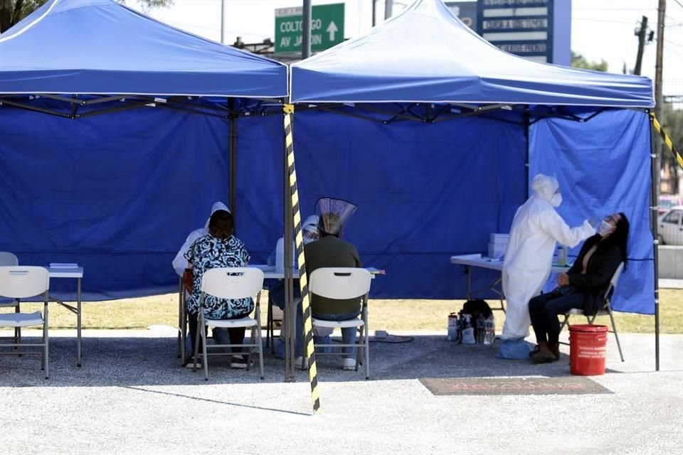 De manera gradual, se prevé aplicar pruebas de coronavirus en 42 farmacias privadas y 10 plazas comerciales de la Ciudad.