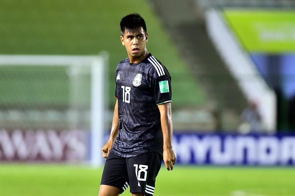 Efraín tendrá que elegir con qué Selección jugará ante del 8 de marzo.